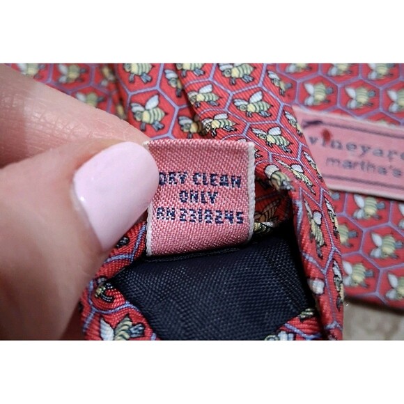 VINEYARD VINES Boys Pink Honey Bee Print Silk Neck Tie 50x3.0" Fun Cute Holiday - Picture 6 of 6